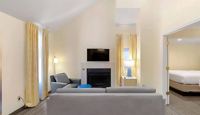 Modern Townhome Turnkey Extended Stay Flexible Lease