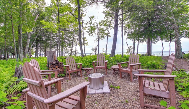 Modern Waterfront Home - 1 Mi to Cave Point Park!