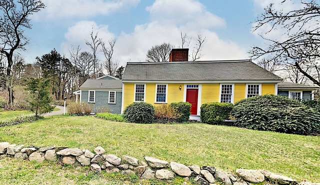 Modernized Antique House with Central AC on 2 Acres & Close To Beach!