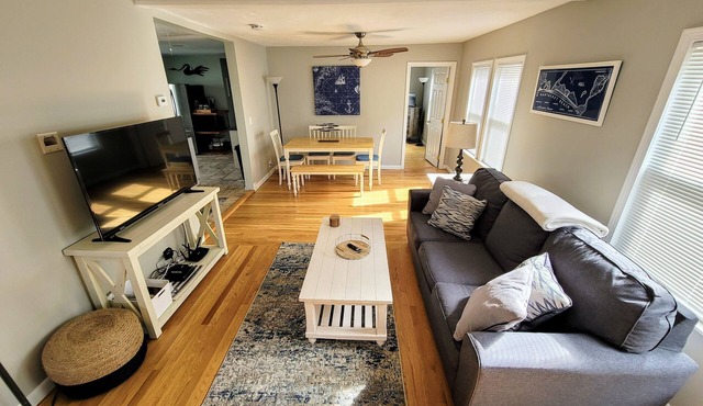 Monthly Rental/House on Atlantic Hill- Easy access to Nantasket/Gunrock Beaches.