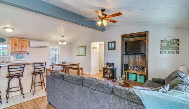 Monticello Home w/Deck & Fire Pit < 1 Mi to Water