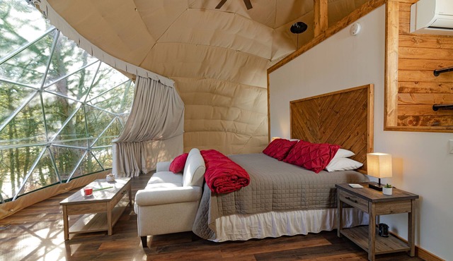 Moonstone Geodome by Inn & Spa at Cedar Falls