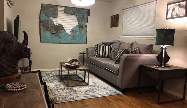 Mo’s Place/Near Medical District/Purple Mattress