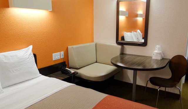 Motel 6 Erie, PA