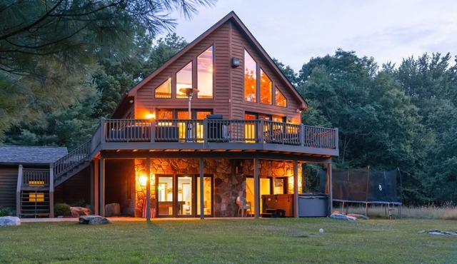 Mountain Chalet with Hot Tub, Fireplaces, and Fire Pit