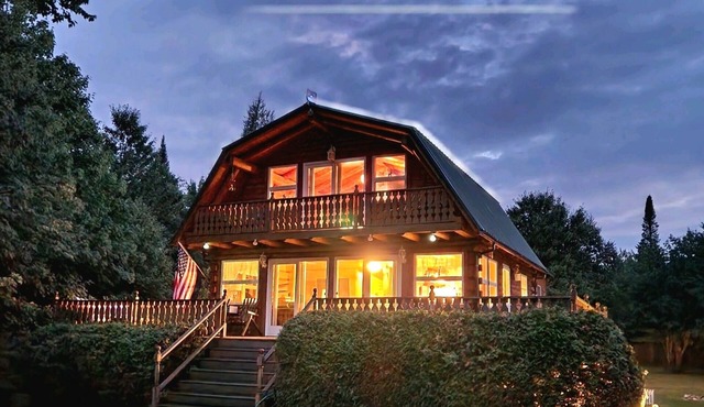 Mountain View Cabin with Hot Tub near Santas Village