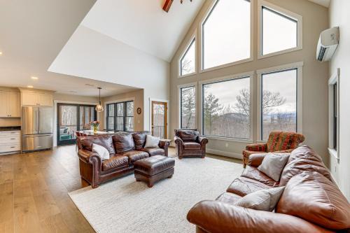Mountain-View Home in Stoneham w/Hot Yoga Studio!