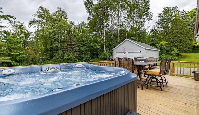 Mountain View Home with Hot Tub close to Santa’s Village