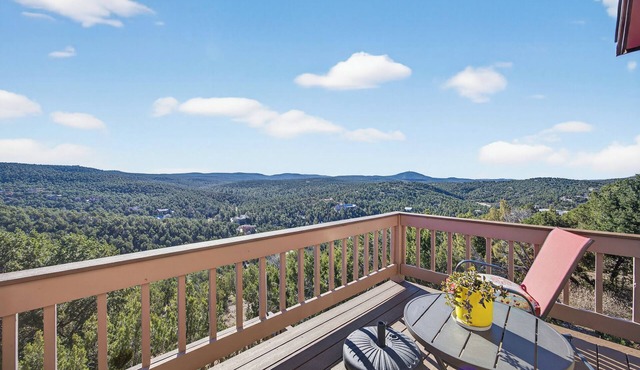 Mountain View Retreat/Fireplace, Garage, WiFi.