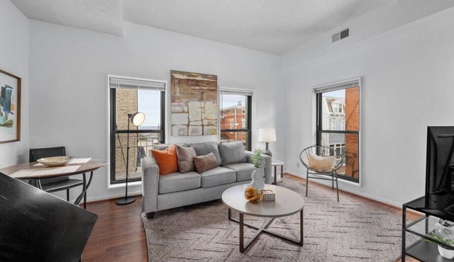 Mt. Adams 1BR Great Location! Steps from Monastery