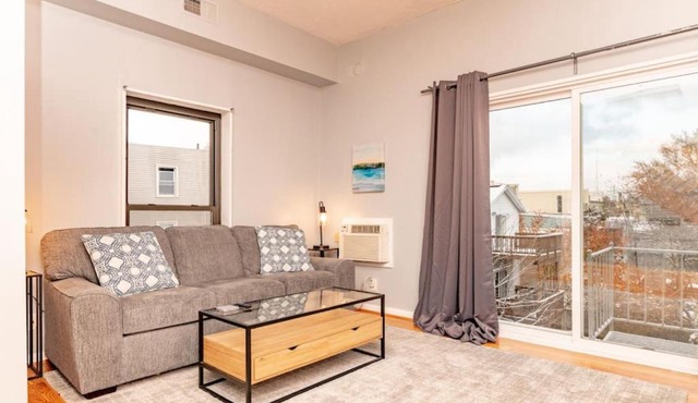Mt Adams 1BR Great Location Steps from Monastery