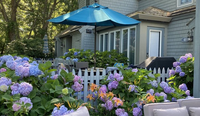 Nantucket Style Cottage Steps from Private Beach