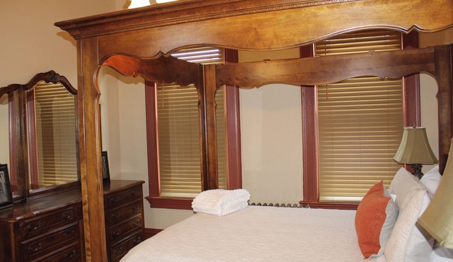 Naples 2 story suite -Villagio Boutique Hotel ★WALK to STADIUM ★FREE PARKING