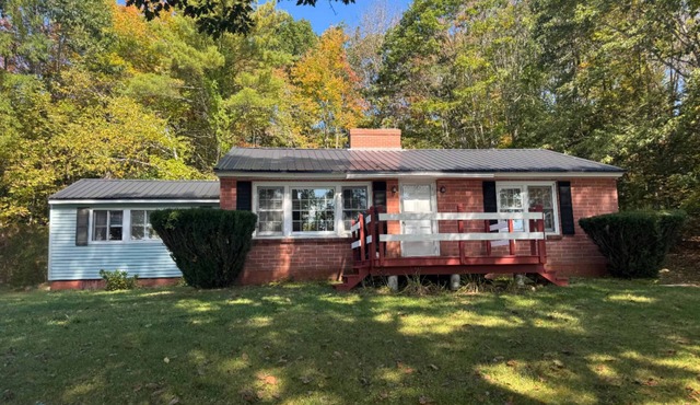 Naples Village Retreat - Heart of the Lakes Region