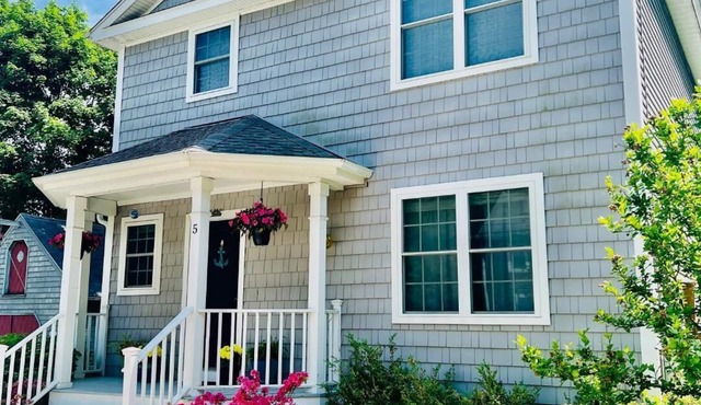 NARROW RIVER GEM Kayaks Mins to Gansett Beach Central AC Fenced-In Yard LOCATION