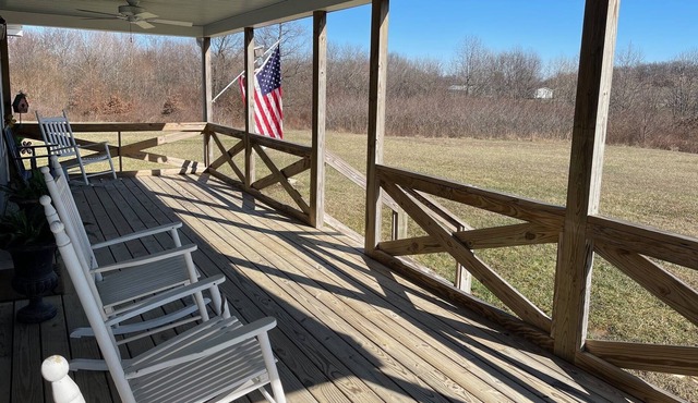 Nature lovers farmhouse w/ porches, fire pit, stocked pond & woods, 99% Eclipse!