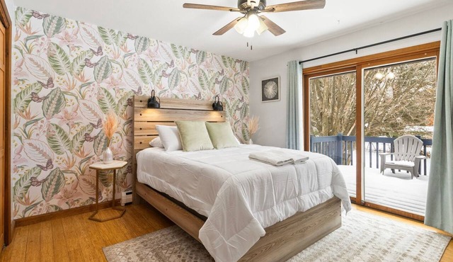 Near Ithaca!Hot Tub! LRG Home!Sleeps 10! Dogs ok!