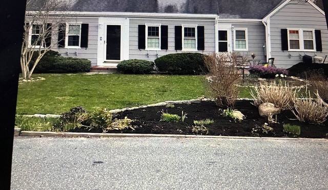 Near Old Silver Beach Falmouth-Two bedroom, private bathroom and kitchenette