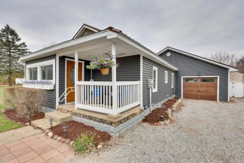Near Pine Knob, Lakes & Trails! Ortonville Getaway
