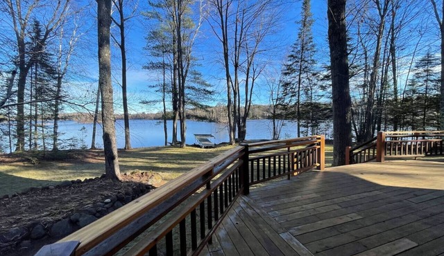 Nelson Lake, Level Frontage, Spacious Yard!