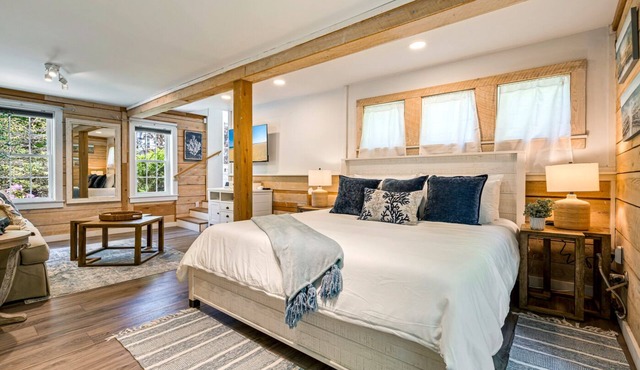 Nest at Town Landing - 5 Min Walk to Ocean, 2 King Beds, 15 Mins to Portland