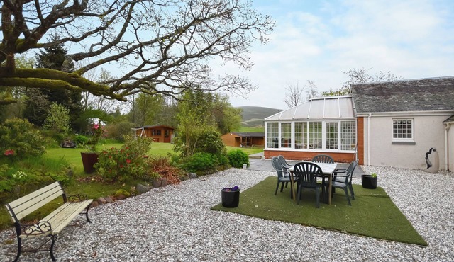 Nether Auchlinsky Cottage