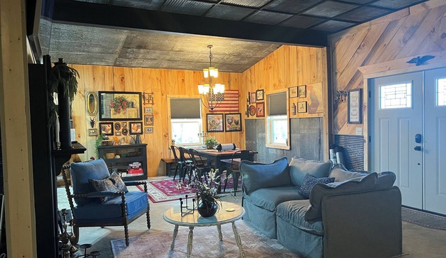 New 3-bedroom Barndo with fiberWiFi, in tranquil Burnside near Lake Cumberland