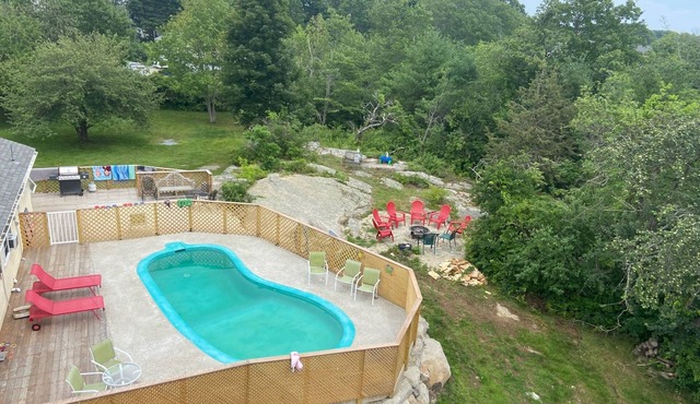 New 3 Bedroom with Private Pool & big yd walking distance downtown York Beach.