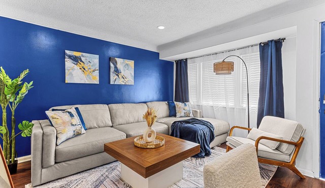 New! 450Mbps Wi-Fi Cozy Work & Relax Retreat!