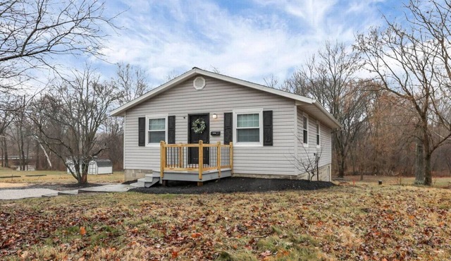 New Albany Charmer - Over 1 Acre !