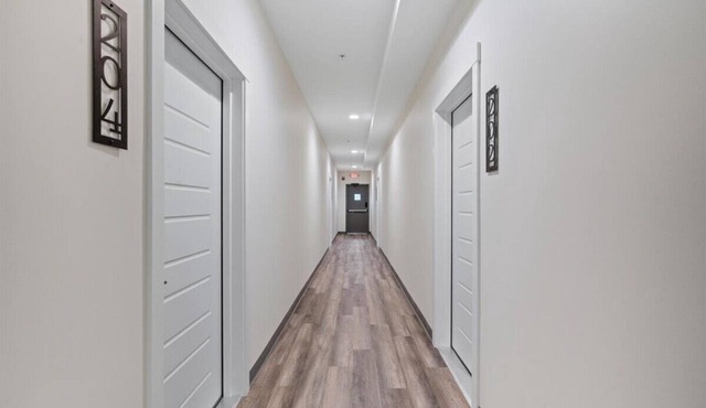 New Boutique Hotel Suite on Haynie's Corner: KING Bed, Parking, Security & More!