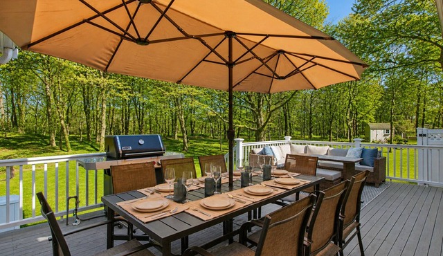 NEW-Central Location-Spacious Deck-Foosball-Kid-Friendly-Finished Basement