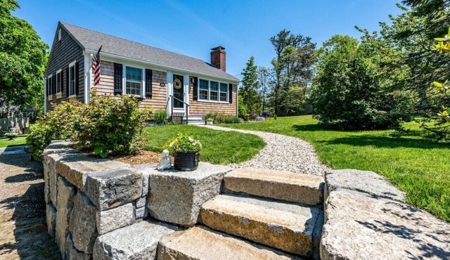New! Chatham Cottage- 1 Mile to Downtown & Beaches