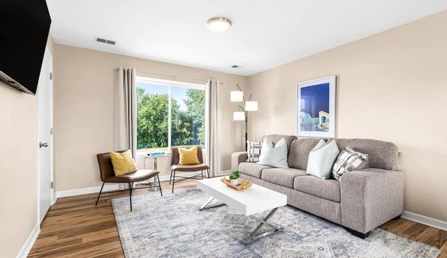 New! Comfy & Cozy Private Flat in Roseville