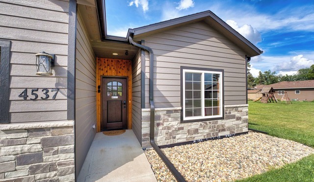 NEW Construction 2 luxurious KING suites STAY July 5 &6 voted #1 in Sioux Falls