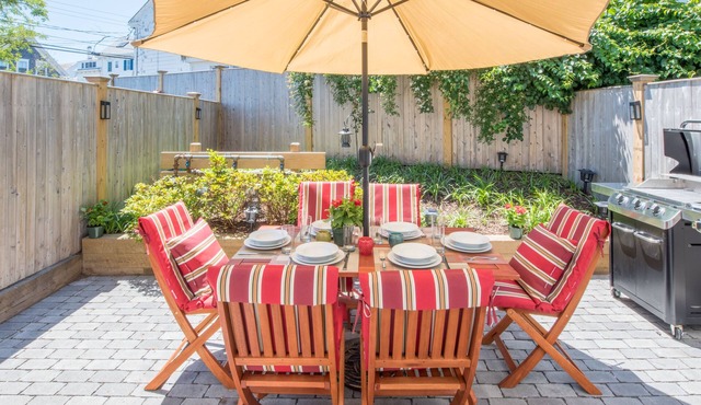New Construction - Gorgeous 3 Level 3 Bed/3 Bath Condo