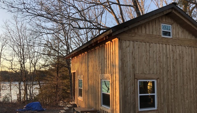 New Cozy Cabin on the Water with Sauna Access!
