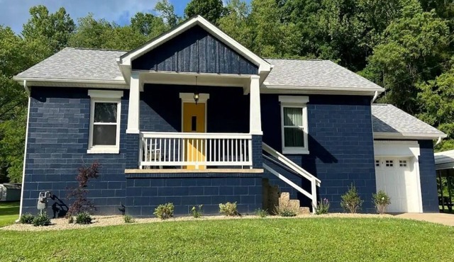 New - Cozy Hocking Hills Cottage w Hot Tub