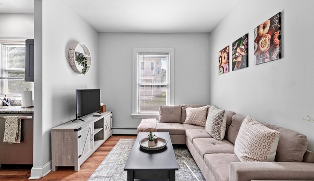 NEW! Cozy home away from home, Walkable restaurants and cafes, spacious layout