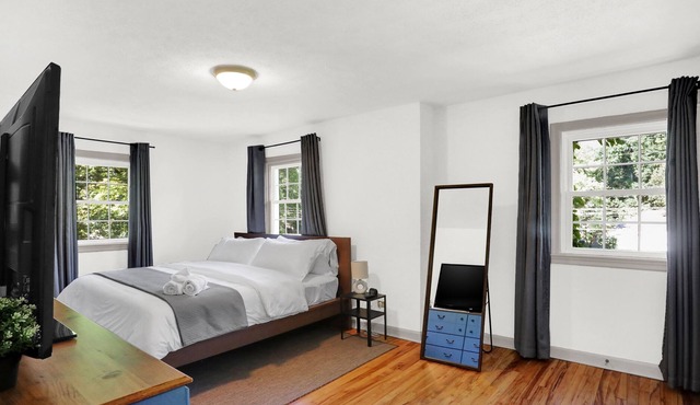 NEW Cozy Spot in Broad Ripple, Close to Shopping, Bars, and Parks - Free Parking