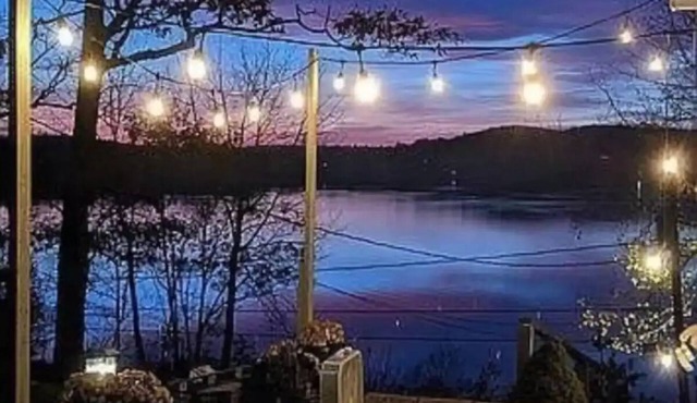 New Cozy two bedroom cottage with private dock!