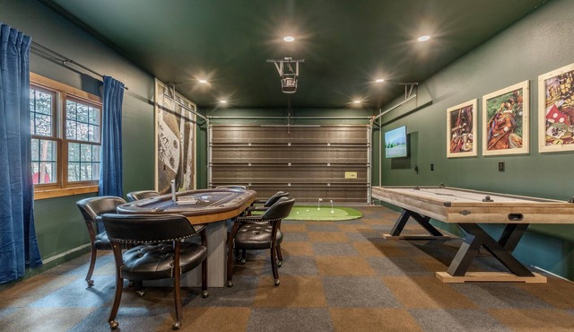 NEW*Golf-Hot Tub-Game Room-Pool-WI Dells