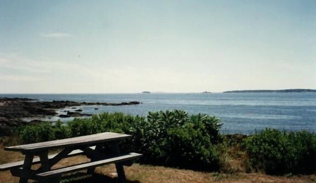 NEW HARBOR, BRISTOL,1ST FLR. APT., FAB. SUNSETS, 2 BDRM., SUITS 4 ADULTS,1 BATH