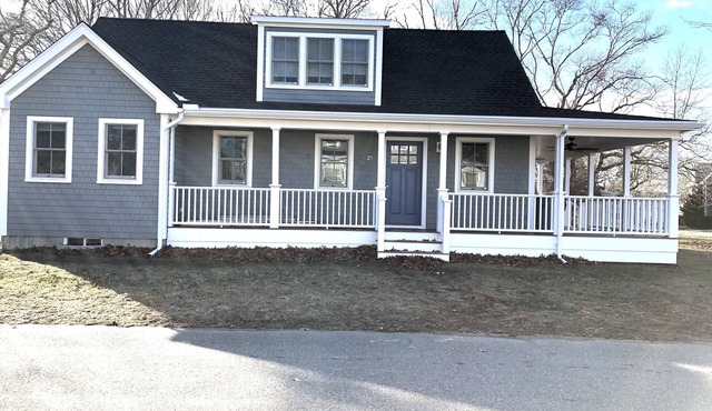 New Home in Oak Bluffs 5 min. walk to Circuit Ave & 10 min walk to Inkwell Beach