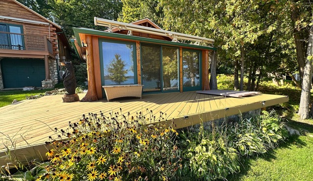 *NEW* Lake Charlevoix 1-Bed Hideaway