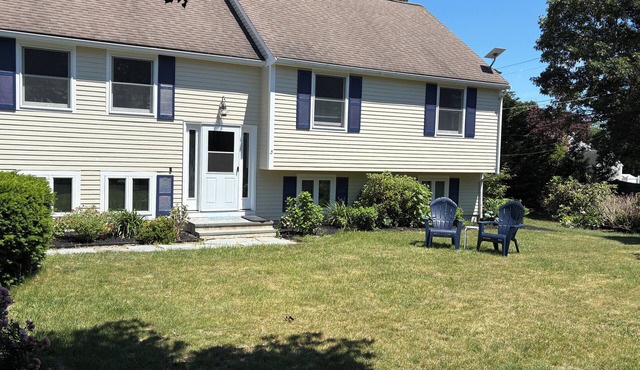 New List - Spacious 4BR Getaway - walk to two private beaches, Tennis/Pickleball