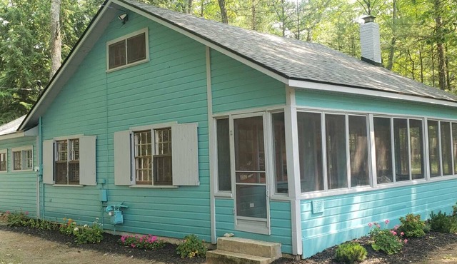 NEW LISTING! Pentwater Cottage Retreat - 5 min to town - Sleeps 8
