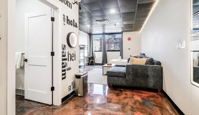 New Loft 3 min to Childrens Hospital Sleeps 4