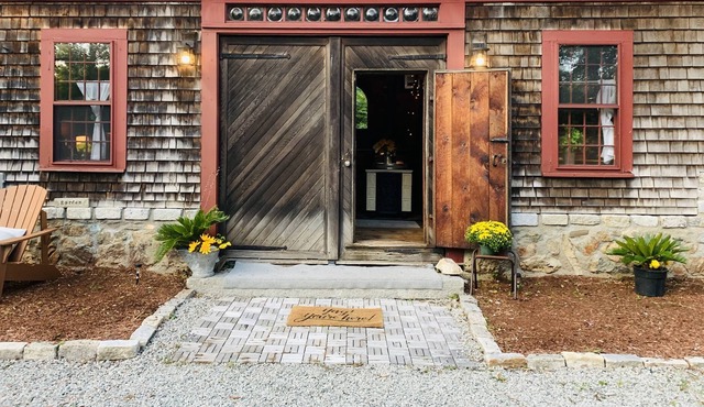 New- Lux Barn Retreat! Private, and beautiful escape.
