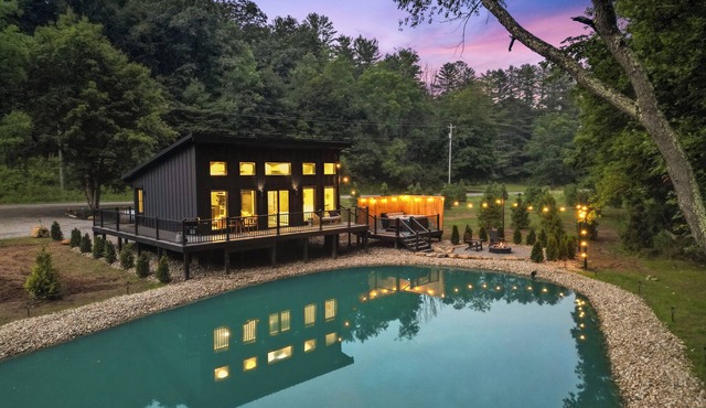 New Lux Cabin | Hot Tub | Pondside | Dog Friendly